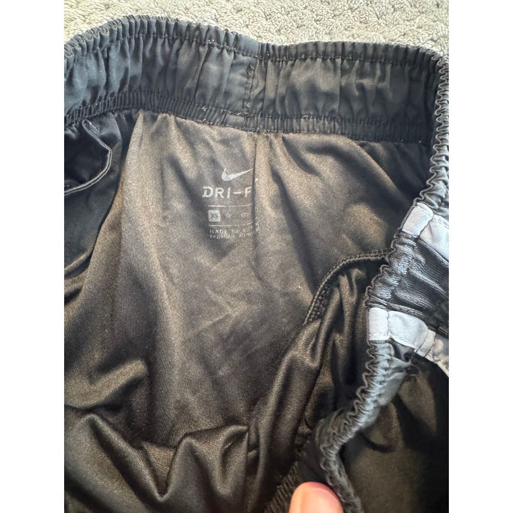 Women's Nike run shorts‎ - Picture 2 of 2